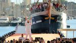 Melihat Kemeriahan Estafet Obor Olimpiade Paris