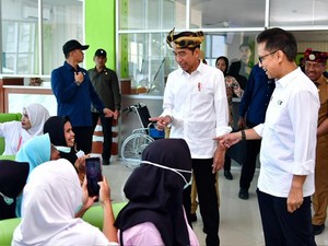 Jokowi Cek Alat hingga Pelayanan Kesehatan di RSUD Baharuddin Muna Sultra