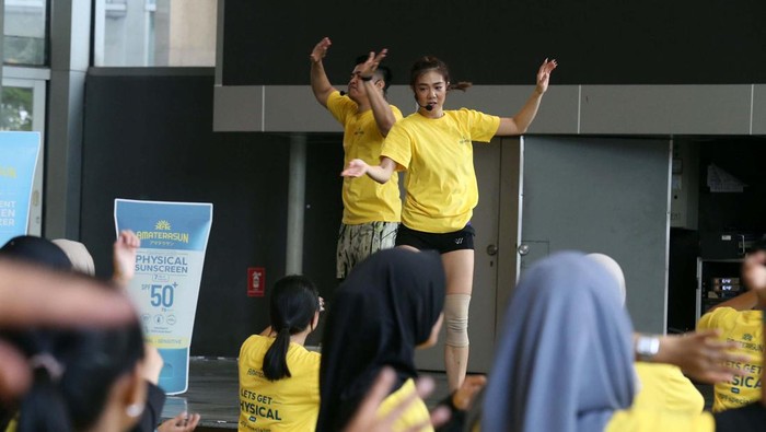 Ratusan warga antusias mengikuti senam bersama saat kegiatan 