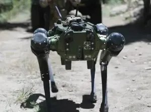 Ngeri! Marinir AS Uji Coba Robot Anjing Dipersenjatai Senapan Mesin