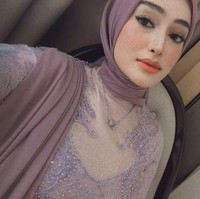 Tak hanya hadir di acara pernikahan Mahalini dan Rizky Febian, Santyka sebelumnya juga terlihat hadir di acara pengajian Rizky Febian jelang pernikahan. Terlihat Santyka setia menemani Sule. Foto: Instagram