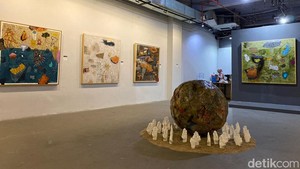 Berdasarkan beberapa pertimbangan, pameran yang bertemakan ‘Hari Bumi’ ini baru bisa diselenggarakan pada tanggal 27 April sampai dengan tanggal 19 Mei 2024.