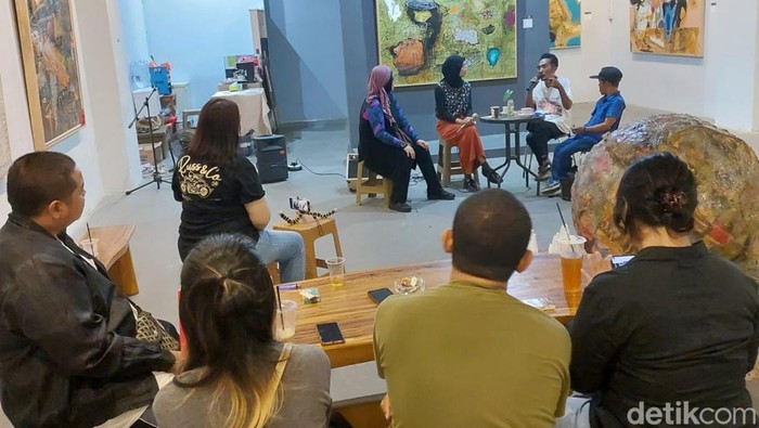 Pameran tunggal karya-karya lukisan abstrak dan instalasi Sri Pramono diselenggarakan di Belleuve Art Space. Pameran ini digelar dalam rangka memeriahkan ‘Hari Bumi’.