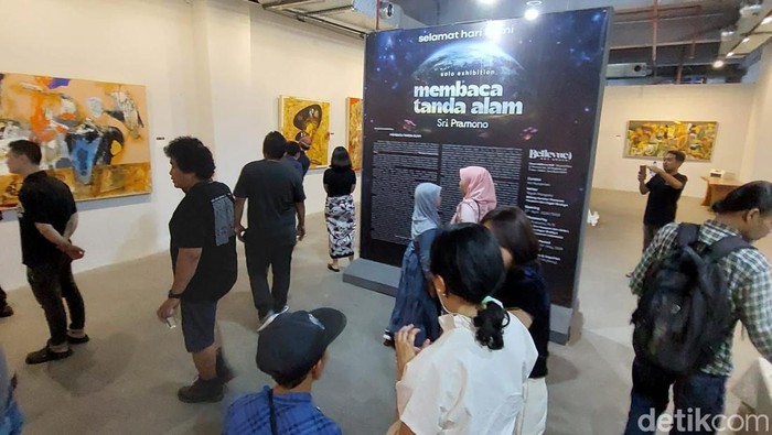 Pameran tunggal karya-karya lukisan abstrak dan instalasi Sri Pramono diselenggarakan di Belleuve Art Space. Pameran ini digelar dalam rangka memeriahkan ‘Hari Bumi’.