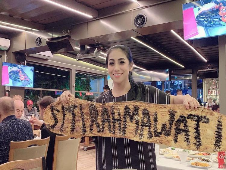 Siti KDI Kulineran di Restoran Salt Bae dan Resto Chef Burak