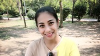 Meski tinggal jauh di Turki, adik Cici Paramida tersebut tetap meramaikan dirgahayu Republik Indonesia. Bahkan ia sampai membeli kue berwarna merah dan putih. Foto: Instagram @siti_perk