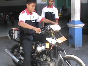 SMK Ini Klaim Bisa Ciptakan Motor Berbahan Bakar Air, Pakai Bahan Campuran?