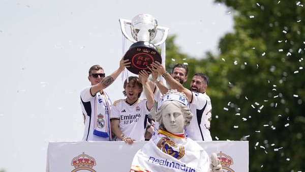 Meriahnya Parade Juara Real Madrid