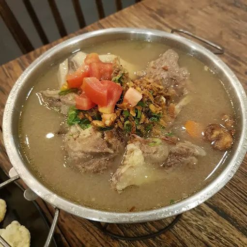 Gurih Mantap! 5 Sop Buntut Berkaldu Bening Untuk Makan Siang - Halaman 2