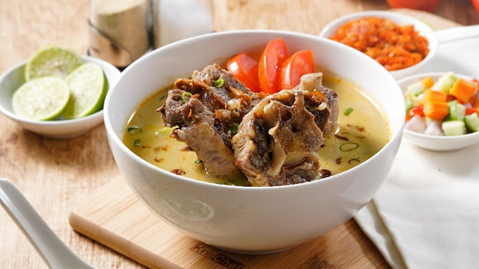 Gurih Mantap! 5 Sop Buntut Berkaldu Bening Untuk Makan Siang
