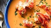 Sup bernama Lobster Bisque di Perancis terkenal dengan isiannya yang luar biasa. Seekor lobster utuh akan dimasak bersama dengan rempah aromatik dan menunya populer sebagai sup termewah di Perancis. Foto: Istimewa