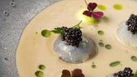 Rusia juga punya sup andalan yang tak kalah luar biasa. Siberian Caviar Soup diisi dengan caviar dari ikan sturgeon dan bahan istimewa lainnya sehingga dibanderol mahal. Foto: Istimewa