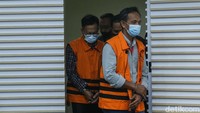 Selain itu, KPK menetapkan mantan Kepala Divisi Umum, Hukum, dan Aset PTPN XI tahun 2016 Mochamad Khoiri dan Komisaris PT Kejayan Mas Muhchin Karli sebagai tersangka.