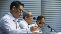 Alexander menambahkan Cholidi setuju dan memerintahkan Khoiri menyusun SK tim pembelian tanah yang bakal dijadikan kebun tebu tersebut. Cholidi dan Khoiri juga sempat mengunjungi lahan itu. Dia mengatakan ketiga tersangka menyepakati harga Rp 120 ribu per meter untuk pembelian tanah. Padahal, menurut KPK, kepala desa setempat menyebut nilai lahan hanya Rp 35.000-Rp 50.000 per meter persegi.