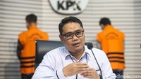 Singkat cerita, Cholidi dan Khoiri membuat dokumen fiktif berupa laporan akhir kajian kelayakan lahan calon likasi budi daya tebu PG Kedawoeng untuk keperluan pencairan uang muka. KPK mengatakan hasil pemeriksaan P2PK Kementerian Keuangan dan hasil kaji ulang litigasi oleh Dewan Penilai Masyarakat Profesi Penilai Indonesia (MAPPI) serta hasil penilaian KJPP Sisco Cabang Surabaya menyimpulkan harga yang diajukan itu tidak wajar dan di-mark up.
