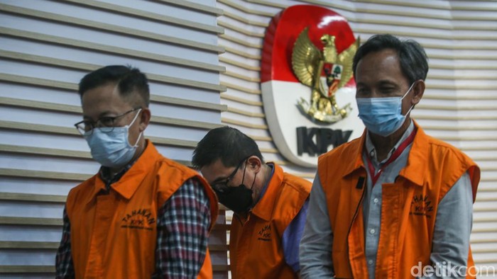 Tampang 3 Tersangka Korupsi PTPN XI yang Rugikan Negara Rp 30 M Tampang 3 Tersangka Korupsi PTPN XI yang Rugikan Negara Rp 30 M