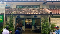 Vintage! Toko Bolu Pisang Hits Bandung yang Berdiri di Bangunan Zaman Belanda