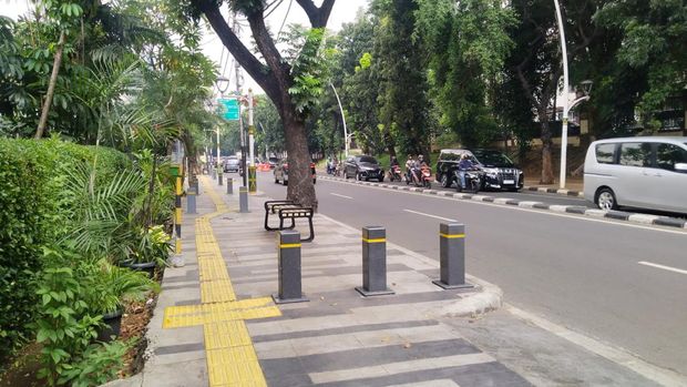 Trotoar di Jalan Wijaya Jaksel