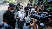 Seperti diketahui, Windy Idol pada hari ini kembali dipanggil oleh KPK. Dia dipanggil dalam rangka penyidikan kasus dugaan tindak pidana pencucian uang (TTPU) bersama mantan Sekretaris Mahkamah Agung (MA) Hasbi Hasan.