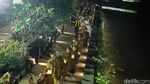 40 Bikkhu Thudong Larungkan Lampion di Danau Taman Mini
