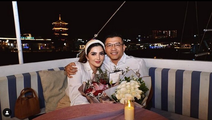 Anang Hermansyah dan Ashanty Selalu Kompak Kulineran Berdua Anang Hermansyah dan Ashanty Selalu Kompak Kulineran Berdua