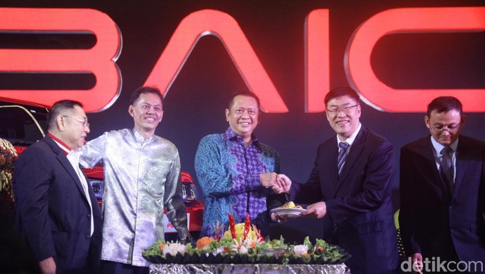 BAIC Ramaikan Pasar Mobil China di Indonesia Beijing Automotive Group Co., Ltd. (BAIC) resmi hadir di Indonesia melalui PT JIO Distribusi Indonesia (JDI). BAIC juga turut memperkenalkan dua mobil SUV-nya, BAIC BJ-40 PLUS dan BAIC X55-II.
