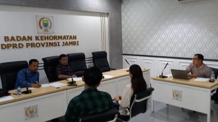 BK DPRD Jambi meminta keterangan tenaga honorer yang melaporkan Waka DPRD.