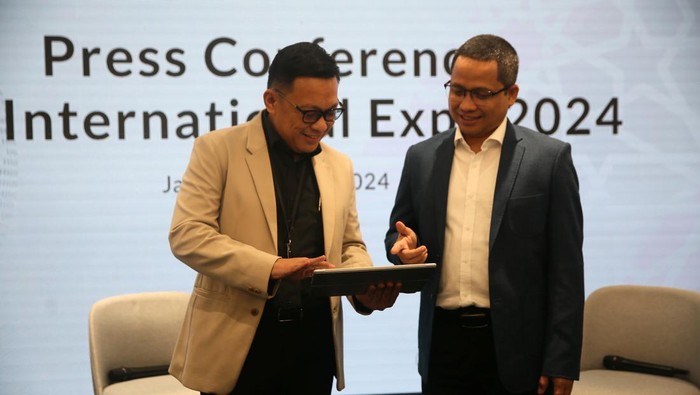 BSI Siap Gelar Pameran Internasional Bank Syariah Terbesar di Indonesia SVP Marketing Communication BSI Kemas Erwan Husainy (kiri) dan SVP Corporate Secretary & Communication BSI Wisnu Sunandar (kanan) saat konferensi pers BSI International Expo 2024 di Kantor Pusat BSI, The Tower Jakarta, Selasa (14/05).
