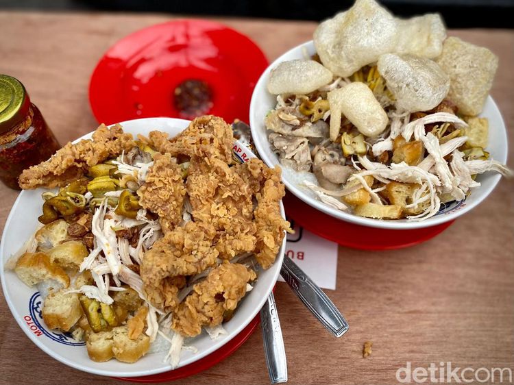 Bubur Ayam Topping Kulit Crispy yang Sedap Sejak 1990 Ada di Barito!
