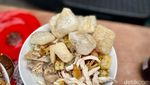 Bubur Ayam Topping Kulit Crispy yang Sedap Sejak 1990 Ada di Barito!