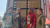 Seremoni pelepasan ekspor ini dihadiri, (Kiri-Kanan), Mr. Seo Seong Ryung (COO DKI), Mr. Lee Chang Jun (CFO DKI), Mr. Irianto Santoso (CEO Dharma Group), Mr. Partono Bunadi (CEO DKI).