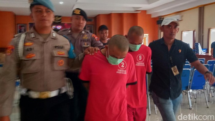 Dua tersangka perkelahian yang menyebabkan dua pengamen tewas dihadirkan di Mapolres Klaten, Selasa (14/5/2024).