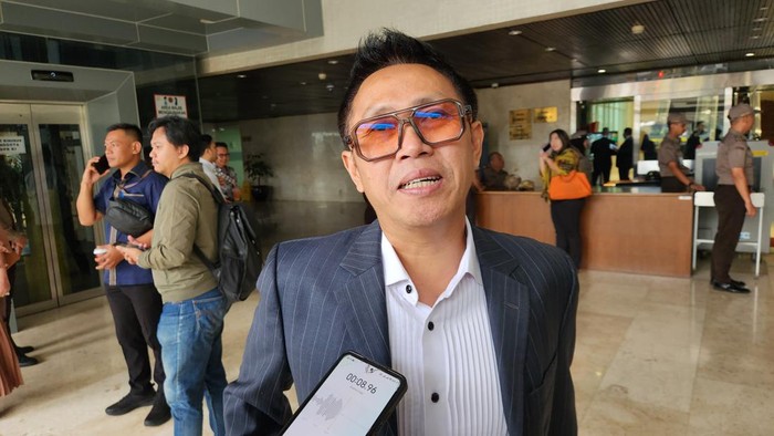 Ketua DPW PAN DKI Jakarta, Eko Hendro Purnomo atau Eko Patrio, di kompleks parlemen, Senayan, Jakarta, Selasa (14/5/2024).