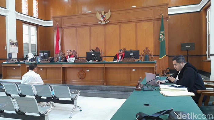 Eks Pimca Bulog Parepare Meizarani menjadi terdakwa kasus dugaan korupsi Rp 1,7 miliar. Andi Audia Faiza Nazli Irfan/detikSulsel