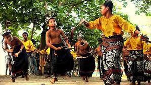 Gong waning saat mengiringi  tarian Hegong, tradisi Sikka, NTT. (dok sikkakab.go.id)