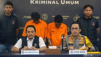 Polisi telah menetapkan dan menahan FA (23) pelaku pembunuhan pria AH (31), yang jasadnya ditemukan terbungkus sarung di perumahan Pamulang, Tangerang Selatan (Tangsel).