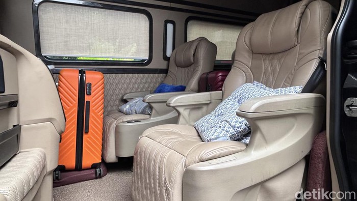 Intip Interior Mewah Mobil Mercy Sprinter SYL yang Disita KPK Penampakan mobil merek Mercedes Benz Sprinter di kawasan gedung Merah Putih KPK, Jakarta, Selasa (14/5/2024).