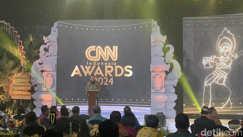 Jaksa Agung ST Burhanuddin saat memberi sambutan dalam acara CNN Indonesia Award di Kuta, Badung, Senin (13/5/2024). (Foto: Rizki Setyo/detikBali)