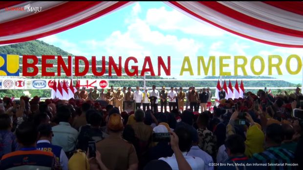 Presiden Joko Widodo (Jokowi) meresmikan bendungan ke-40 yang dibangun di masa jabatannya, yaitu Bendungan Ameroro.