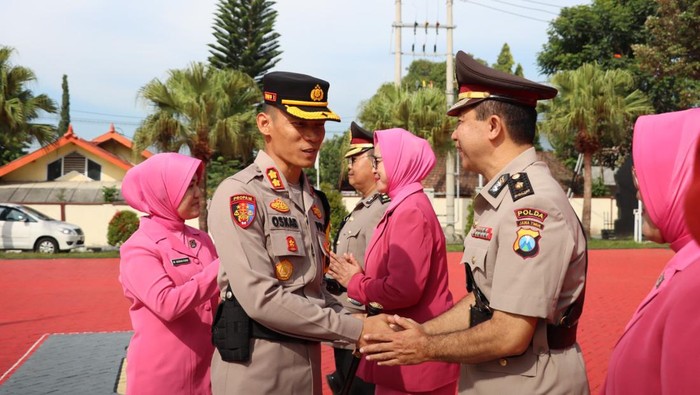 Kapolres Batu AKBP Oskar Syamsuddin mengucapkan selamat