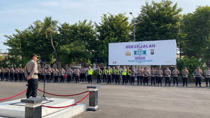 Kapolres Pasuruan Kota memimpin apel anggota yang difokuskan memutus mata rantai pembuat dan pengguna bom ikan atau bondet.