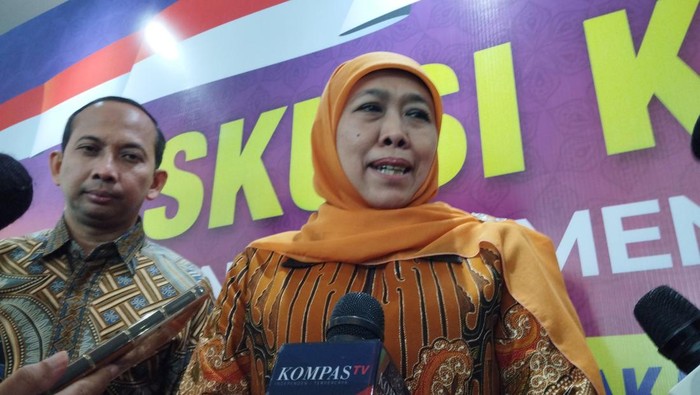 Ketua Ikatan Alumni (IKA) Unair Khofifah Indar Parawansa
