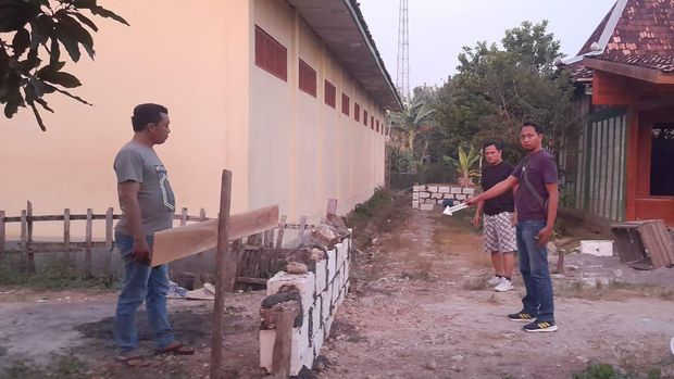 Kondisi lokasi jalan yang dipondasi warga di Desa Gabusan, Kecamatan Jati, Blora.