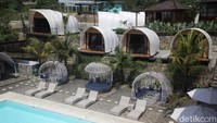 Adapun fasilitas yang bisa dinikmati tamu yang menginap yaitu kolam renang, musala, toilet, kafe dan parkir yang luas. (Ari Saputra/detikcom)