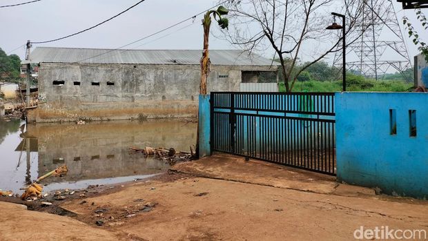 Lokasi pabrik tahu dari rumah warga yang terendam banjir sejak November 2023.