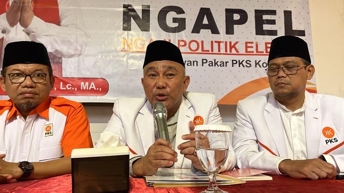 M Idris (tengah) (Devi/detikcom)