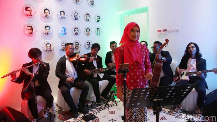 Melihat Lebih Dekat Antara Heritage Center Antara Heritage Center yang berlokasi di kasawan Pasar Baru, Jakarta Pusat diresmikan hari ini. Kompleks ini di antaranya untuk Kantor Berita Antara. Yuk intip suasananya.