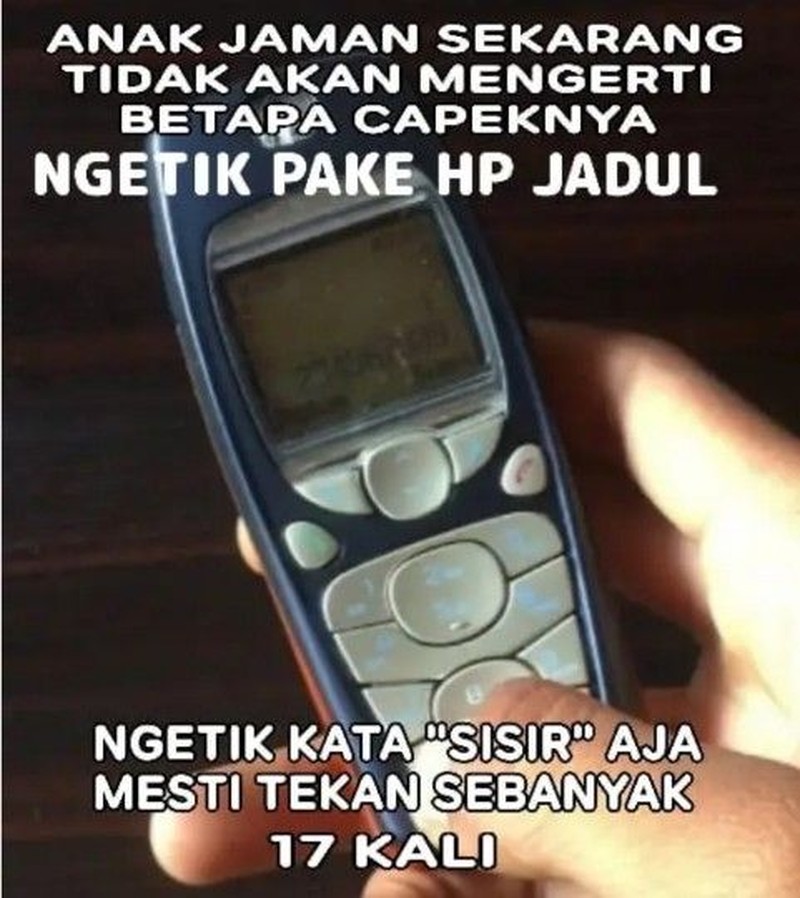 Perkembangan teknologi yang pesat membuat segala sesuatunya jadi serba canggih. Tapi zaman dulu, mau ngetik satu kata saja bisa pencet tombol berkali-kali.