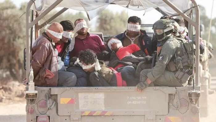 Israel soldiers transfer detained Palestinians out of the Gaza Strip on November 21, 2023, amid ongoing battles between Israel and the Palestinian Hamas movement. (File photo: AFP)