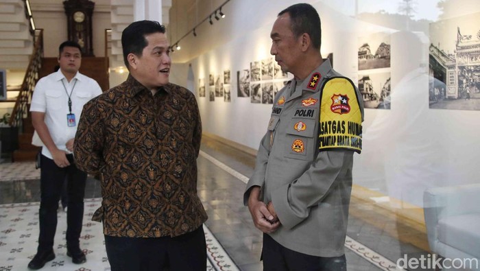 Momen Erick Thohir dan Budi Arie Resmikan ANTARA Heritage Center Menteri BUMN Erick Thohir, Menkominfo Budi Arie Setianto dan Direktur Utama LKBN Antara Akhmad Munir melakukan peresmian Komplek Antara Heritage Center (AHC) di Pasar Baru, Jakarta Pusat, Kamis (14/5/2024).